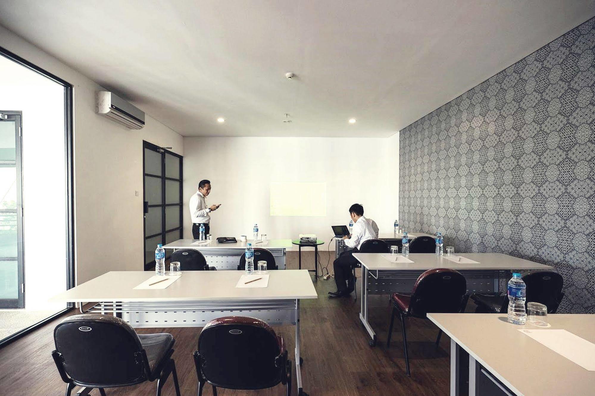 Liberty Hotel Thamrin Jakarta Buitenkant foto